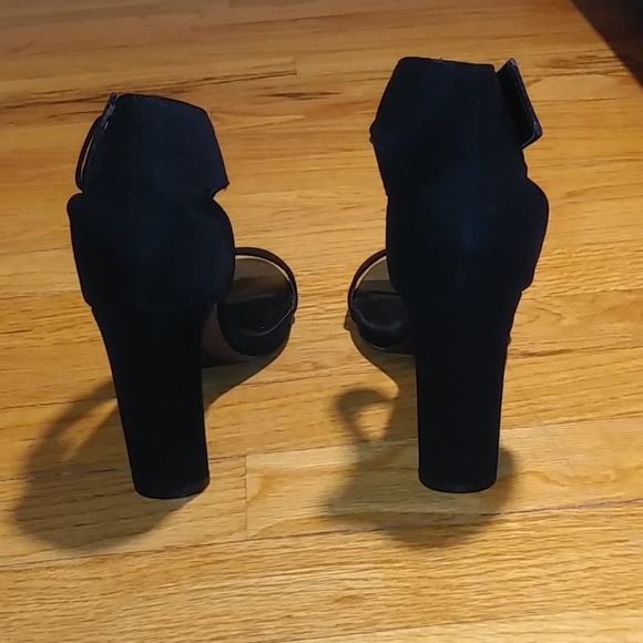 Shoes - Picture 4 of 5